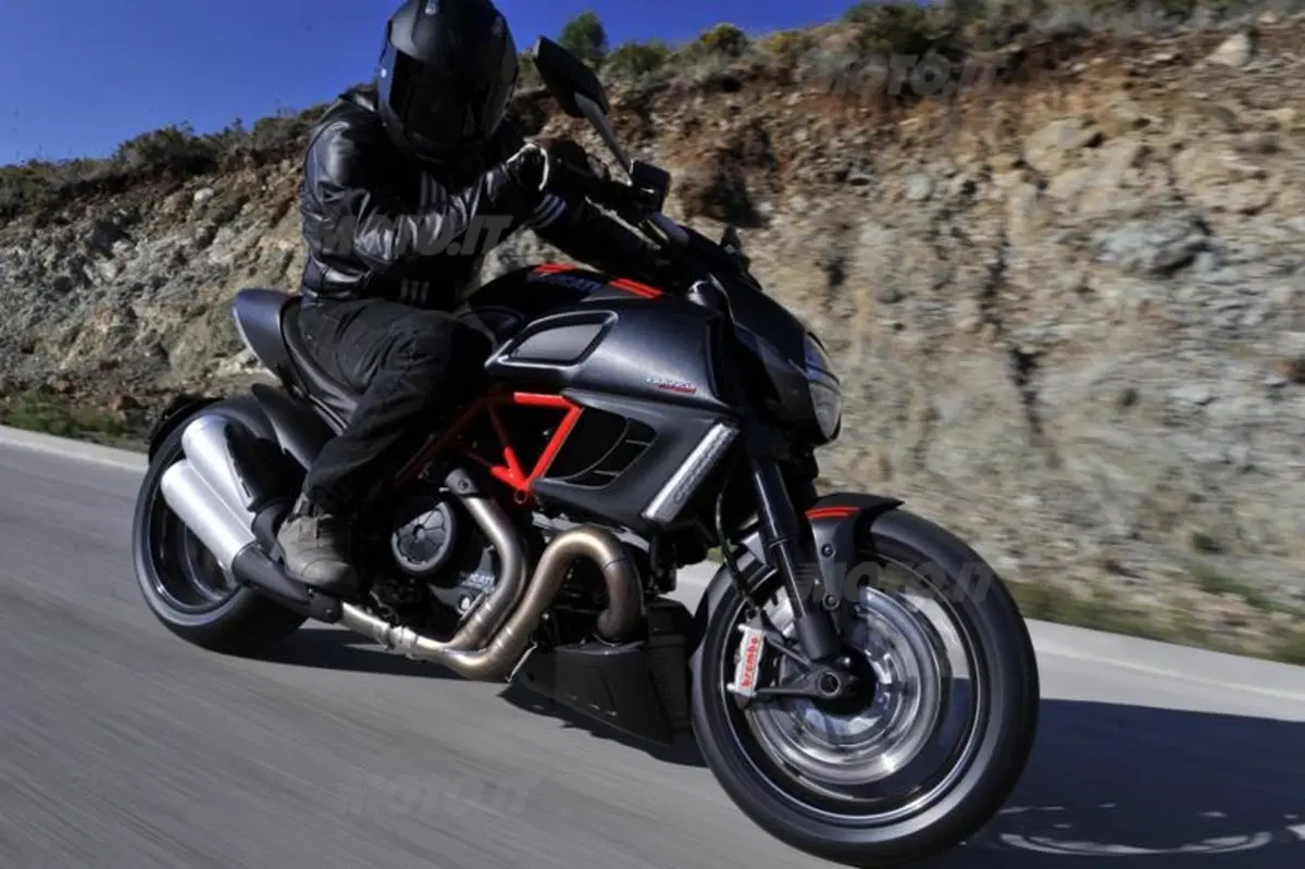 Ducati Diavel  (7)