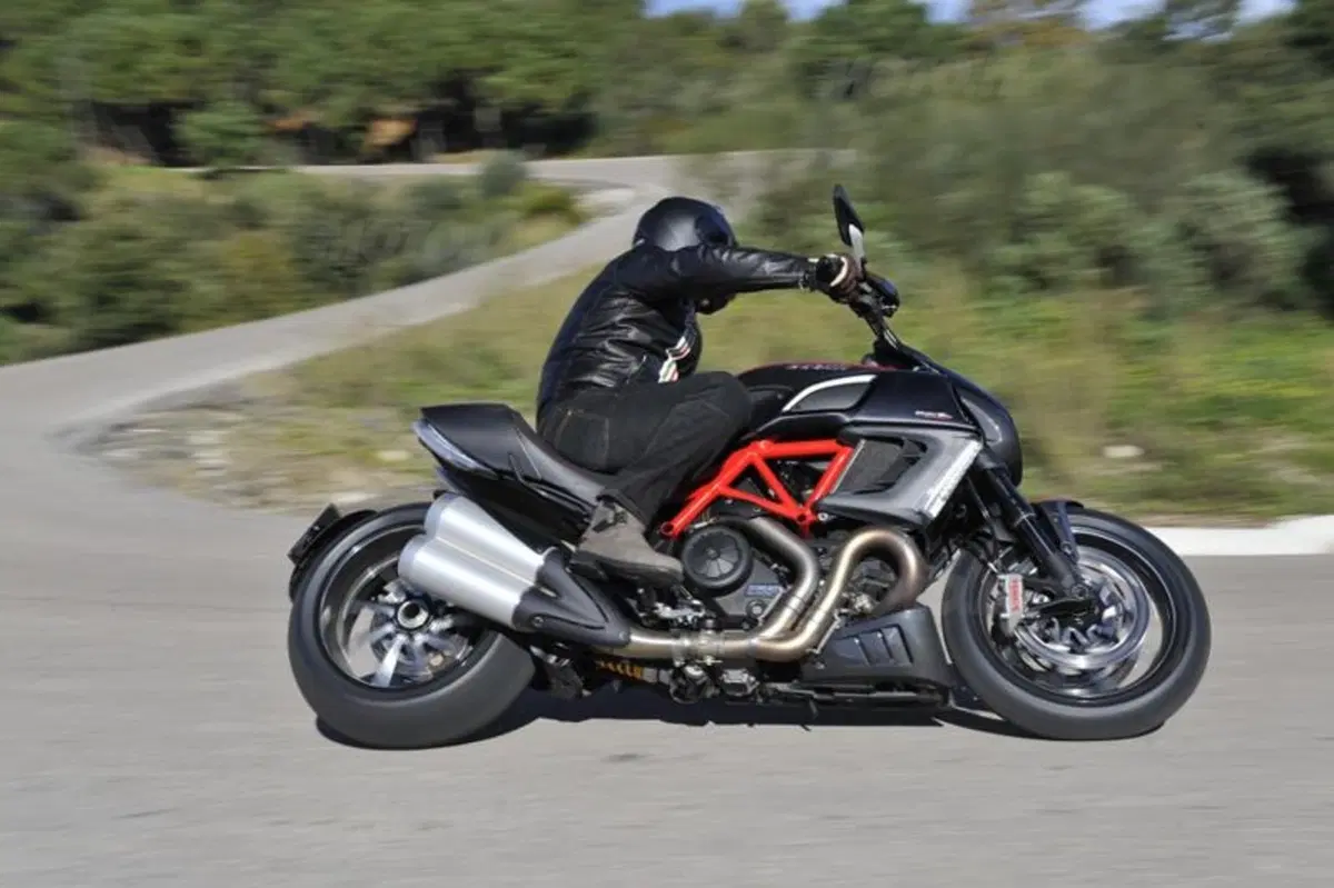 Ducati Diavel  (8)