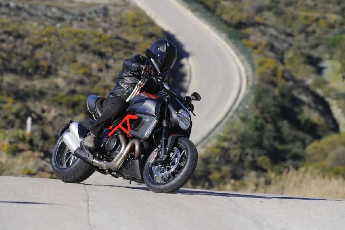 Ducati Diavel  (10)