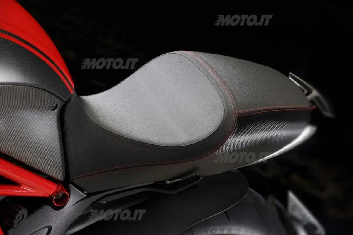 Ducati Diavel  (32)