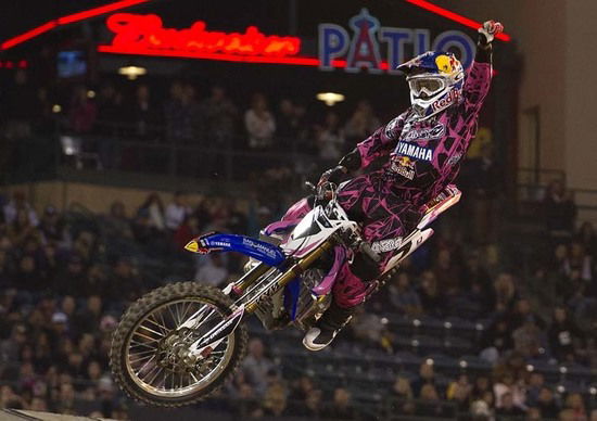 Stewart mattatore del Supercross di Anaheim