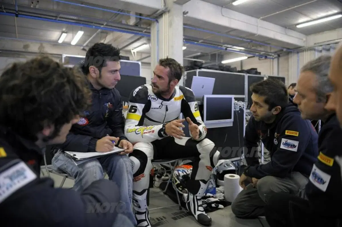 Mark Aitchison completa lo schieramento della SBK. Solo 21 moto al via  (2)
