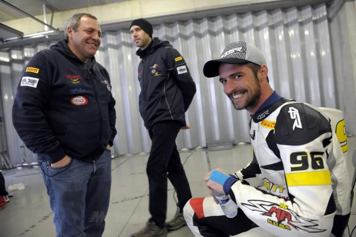 Mark Aitchison completa lo schieramento della SBK. Solo 21 moto al via  (3)