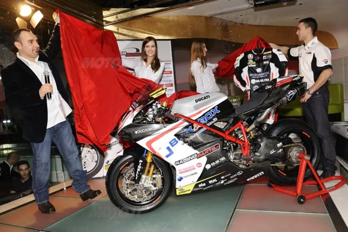 Mark Aitchison completa lo schieramento della SBK. Solo 21 moto al via  (4)