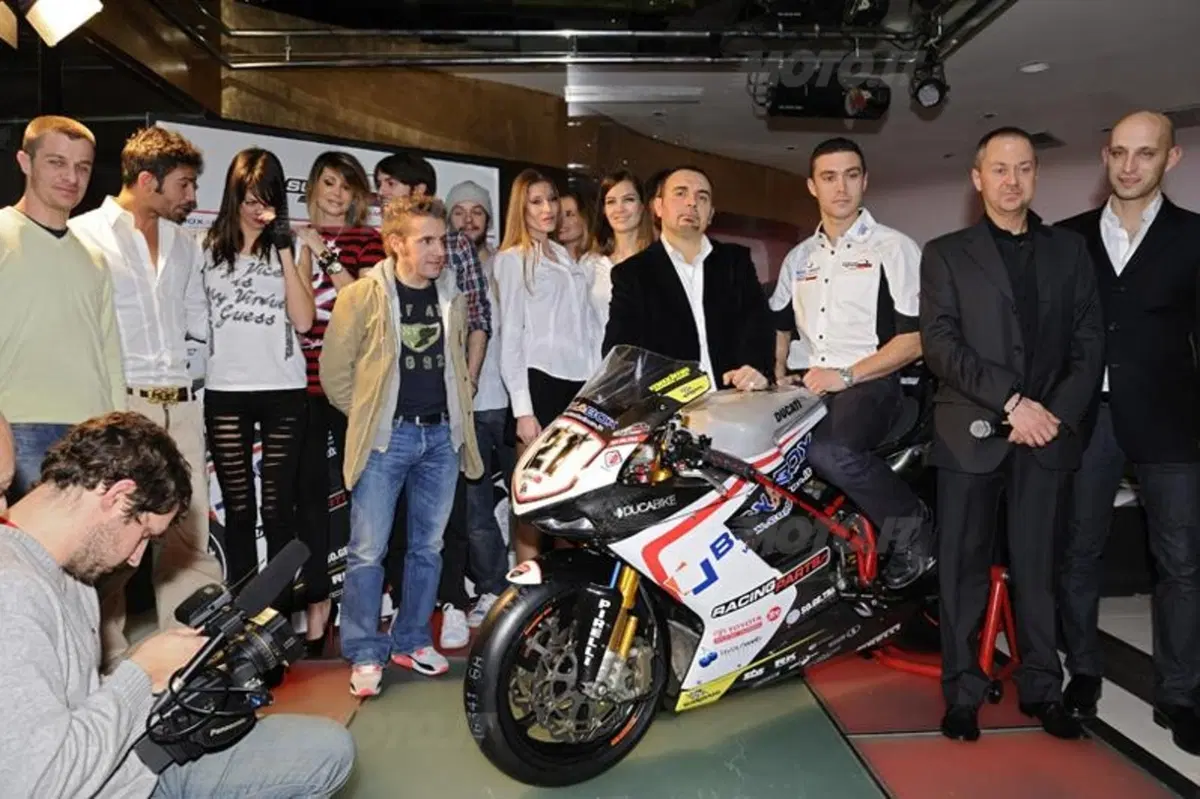 Mark Aitchison completa lo schieramento della SBK. Solo 21 moto al via  (6)