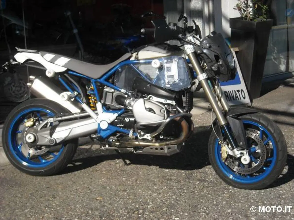 Le Strane di Moto.it: BMW HP2 Megamoto (3)