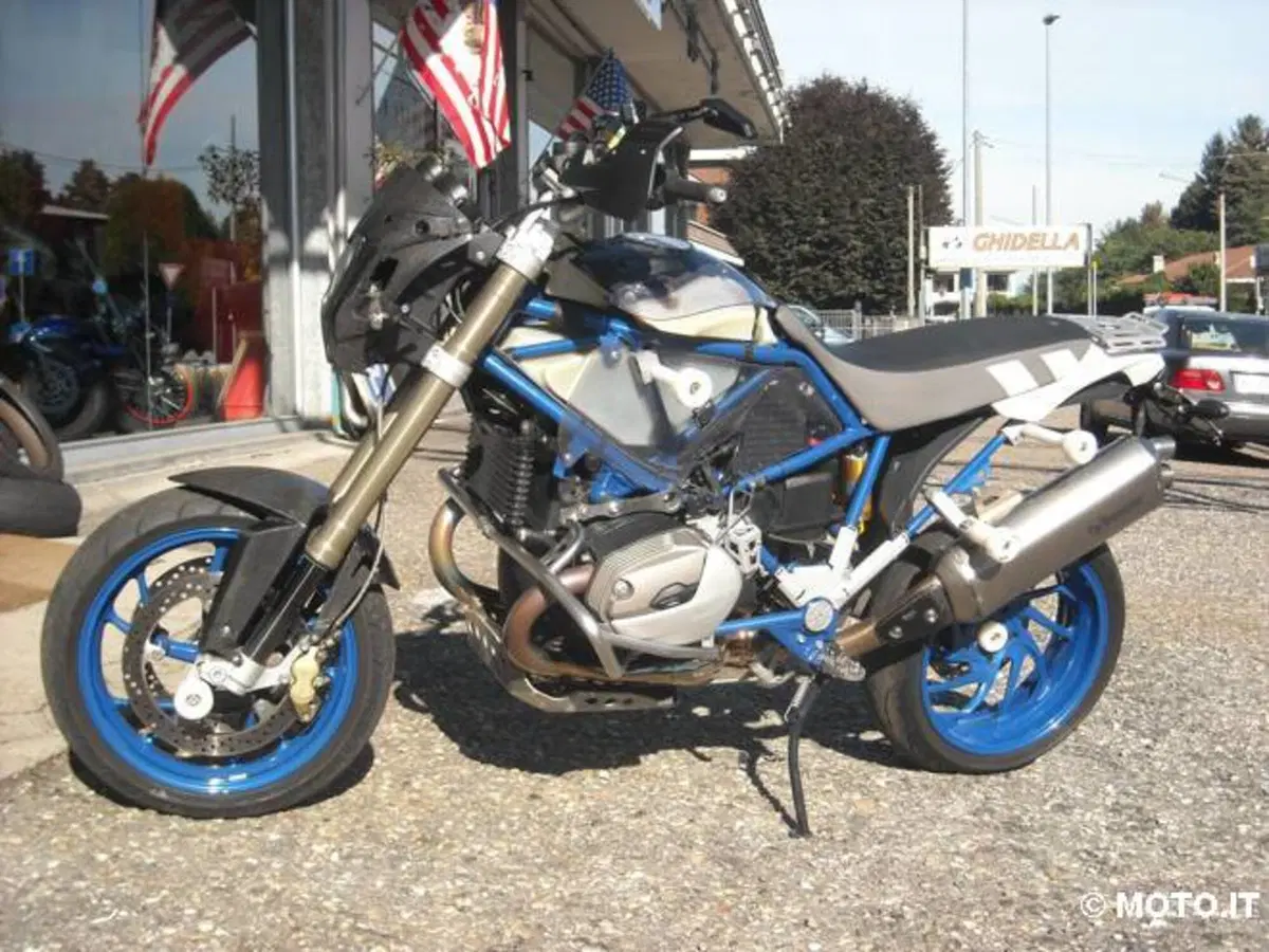 Le Strane di Moto.it: BMW HP2 Megamoto (4)