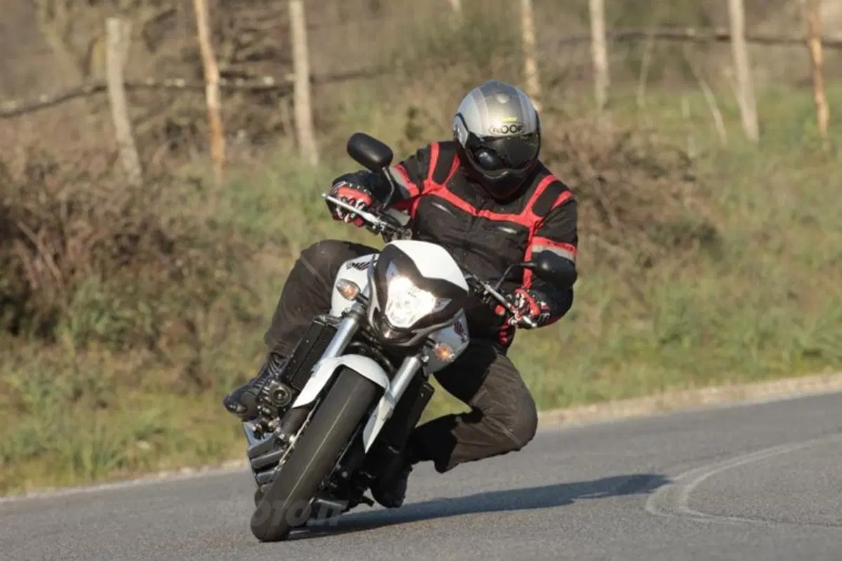 Honda Hornet 600   (5)