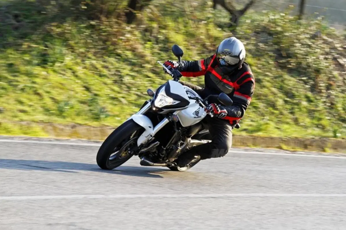 Honda Hornet 600   (6)