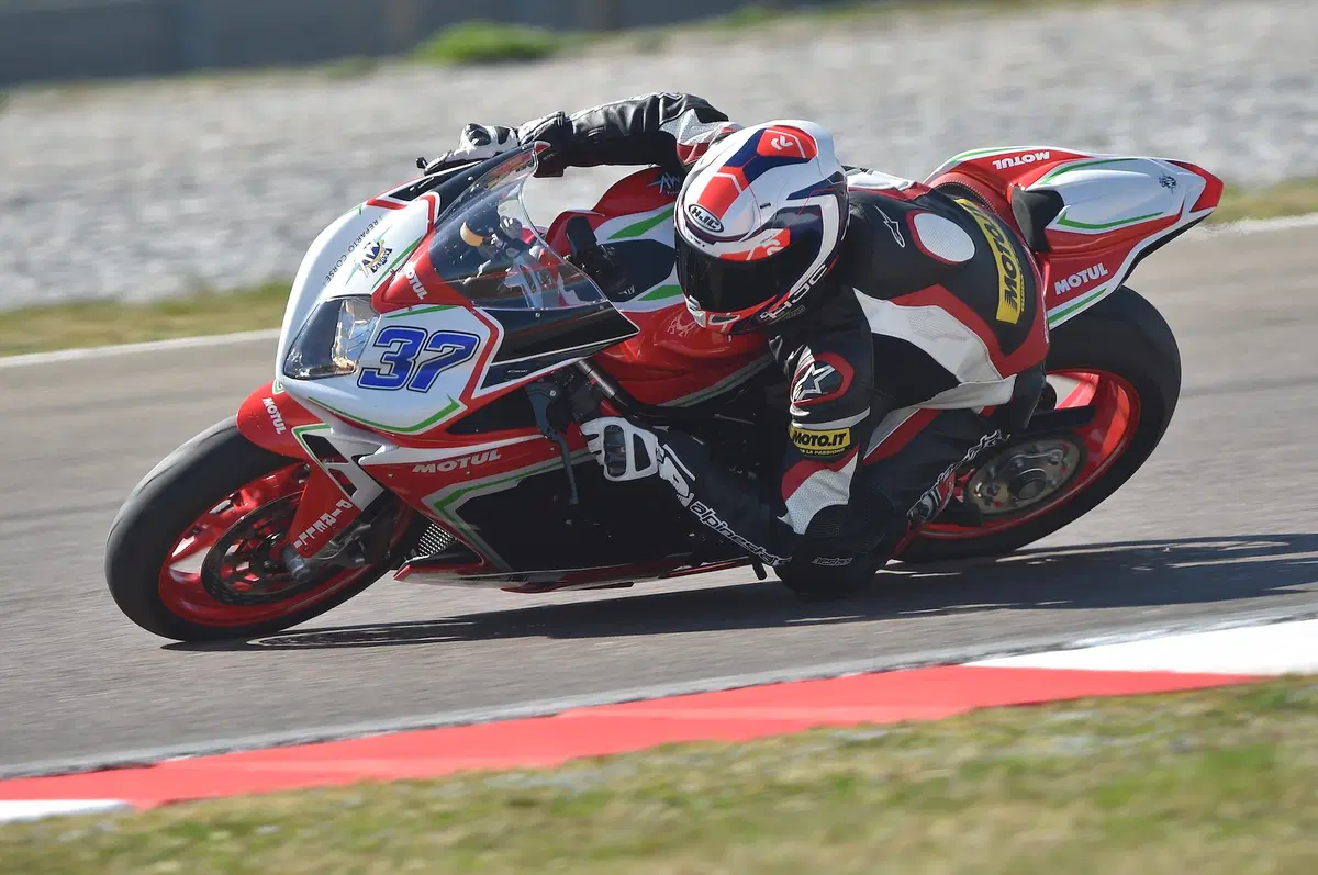 Ducati Panigale 959 Corse vs MV Agusta F3 800 RC. Medie per scelta (3)