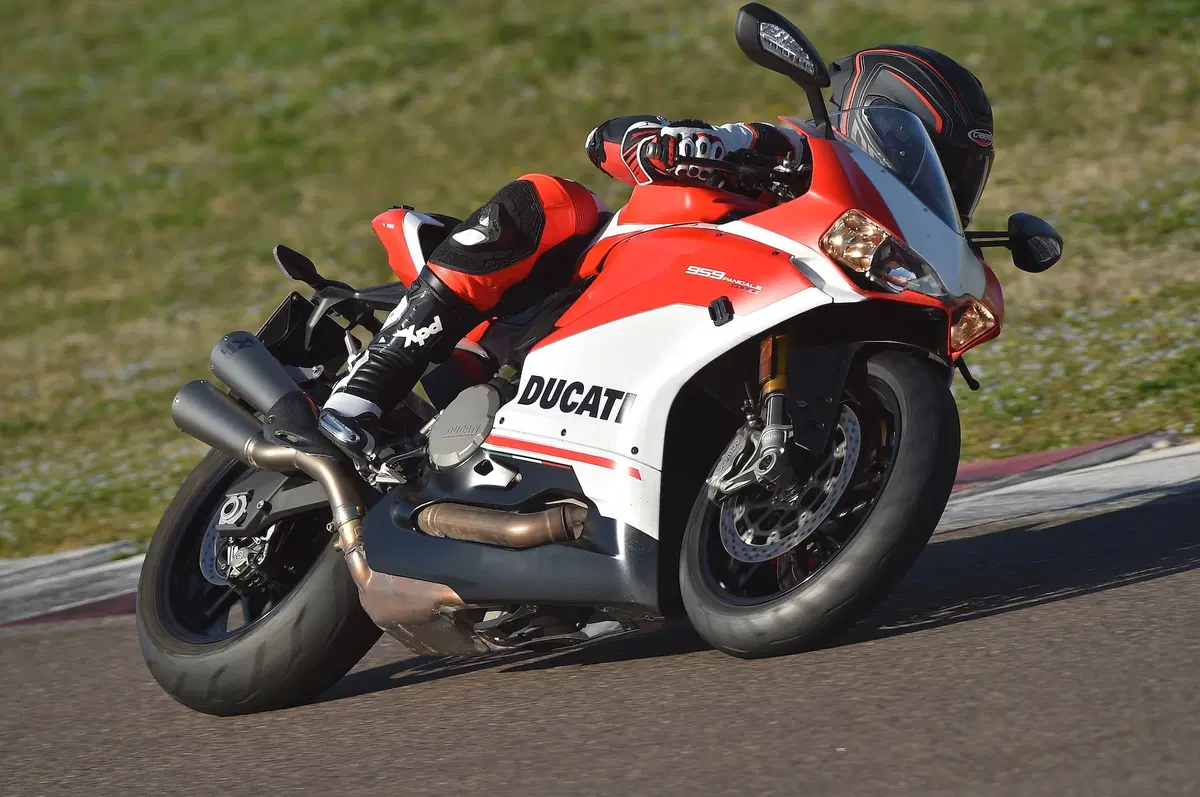 Ducati Panigale 959 Corse vs MV Agusta F3 800 RC. Medie per scelta (5)