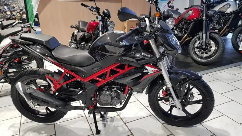 Benelli BN 125 (2021 - 25) (8)