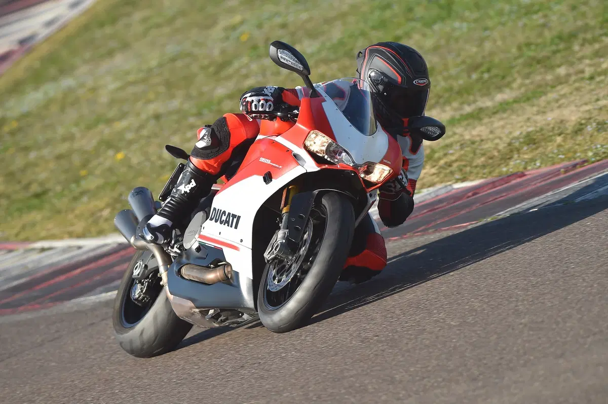 Ducati Panigale 959 Corse vs MV Agusta F3 800 RC. Medie per scelta (3)