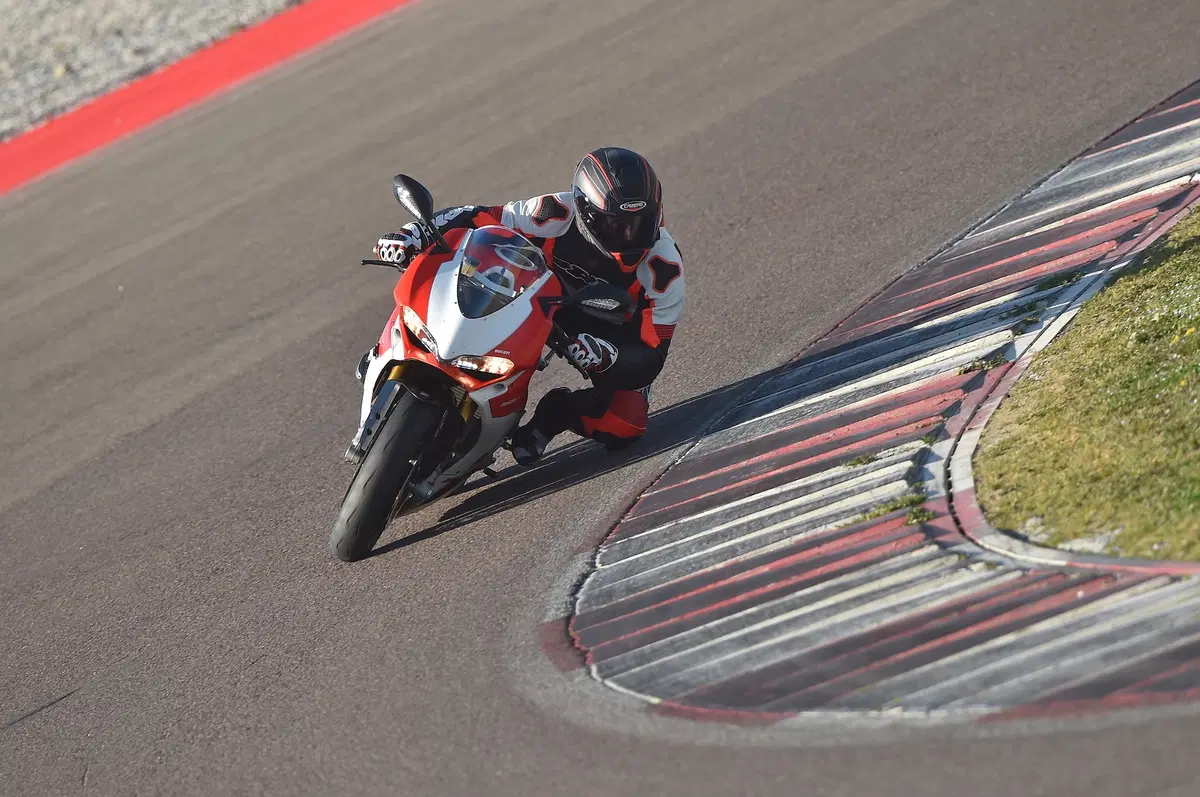 Ducati Panigale 959 Corse vs MV Agusta F3 800 RC. Medie per scelta (2)