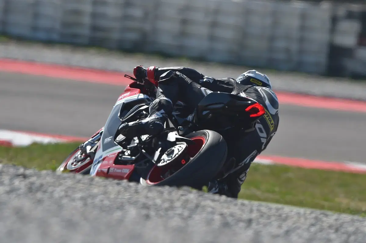 Ducati Panigale 959 Corse vs MV Agusta F3 800 RC. Medie per scelta (4)