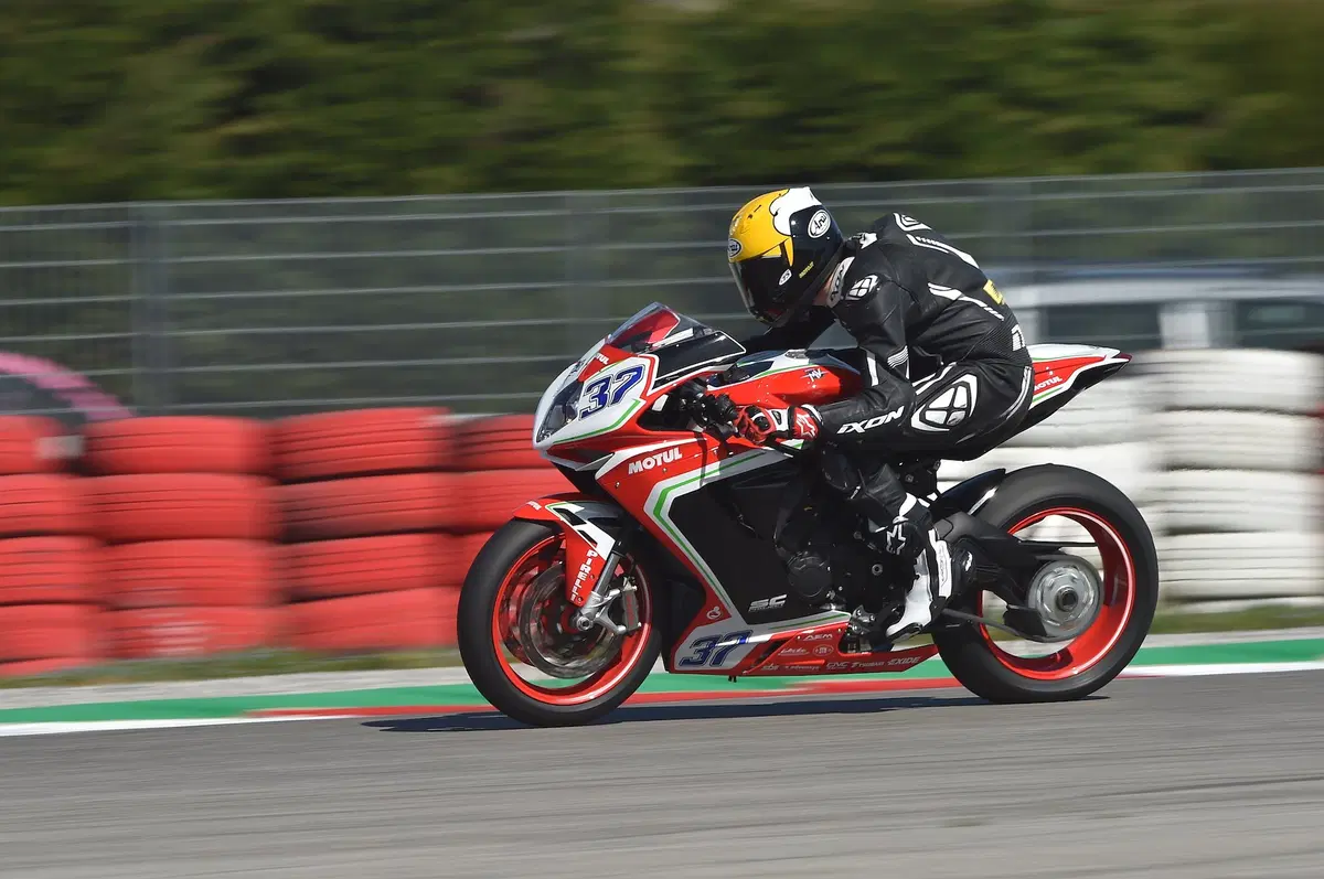 Ducati Panigale 959 Corse vs MV Agusta F3 800 RC. Medie per scelta (5)