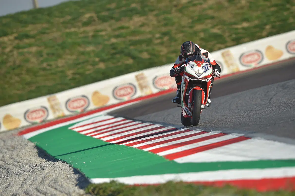 Ducati Panigale 959 Corse vs MV Agusta F3 800 RC. Medie per scelta (6)