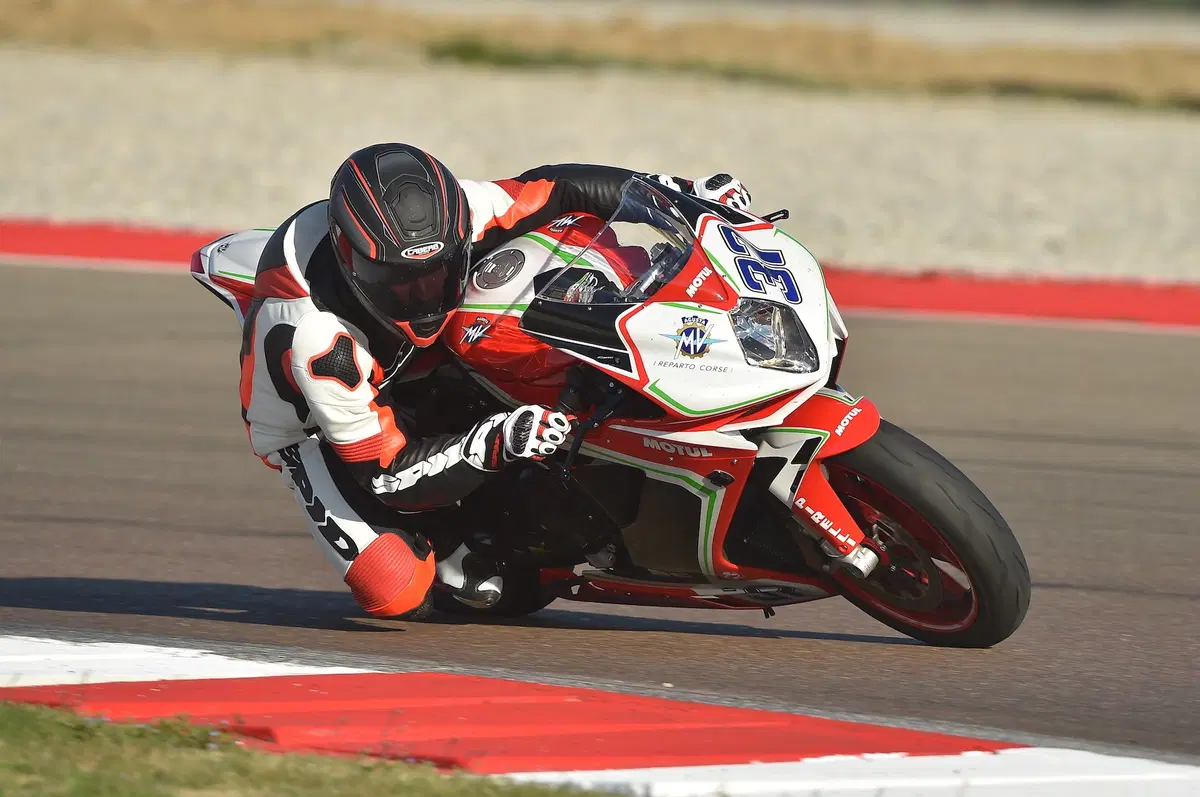 Ducati Panigale 959 Corse vs MV Agusta F3 800 RC. Medie per scelta (8)