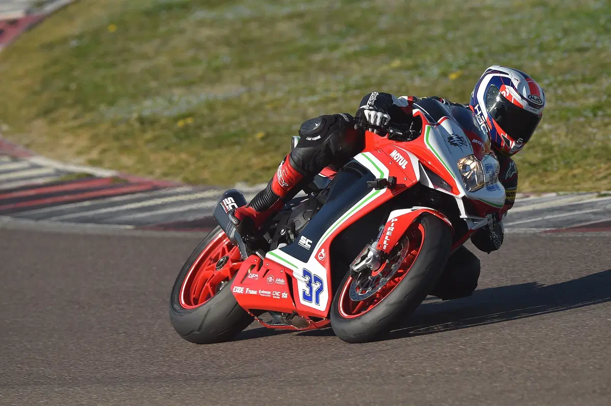 Ducati Panigale 959 Corse vs MV Agusta F3 800 RC. Medie per scelta (9)
