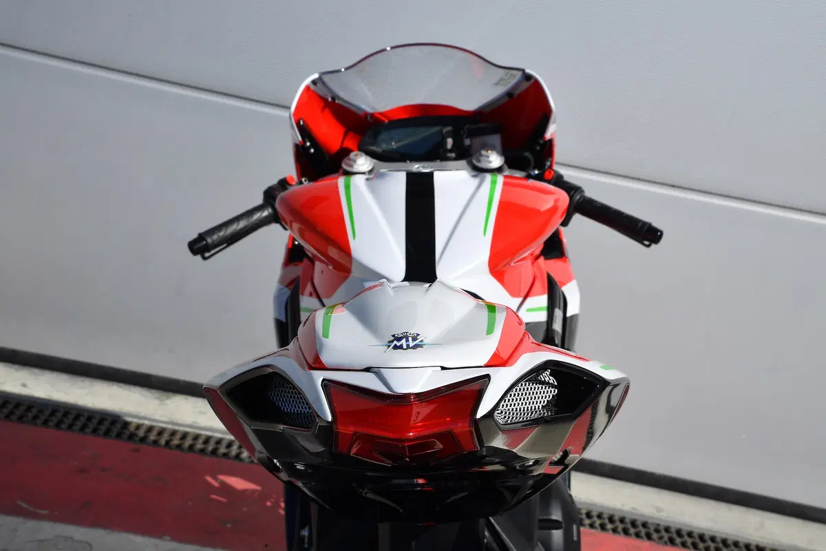 Ducati Panigale 959 Corse vs MV Agusta F3 800 RC. Medie per scelta (17)
