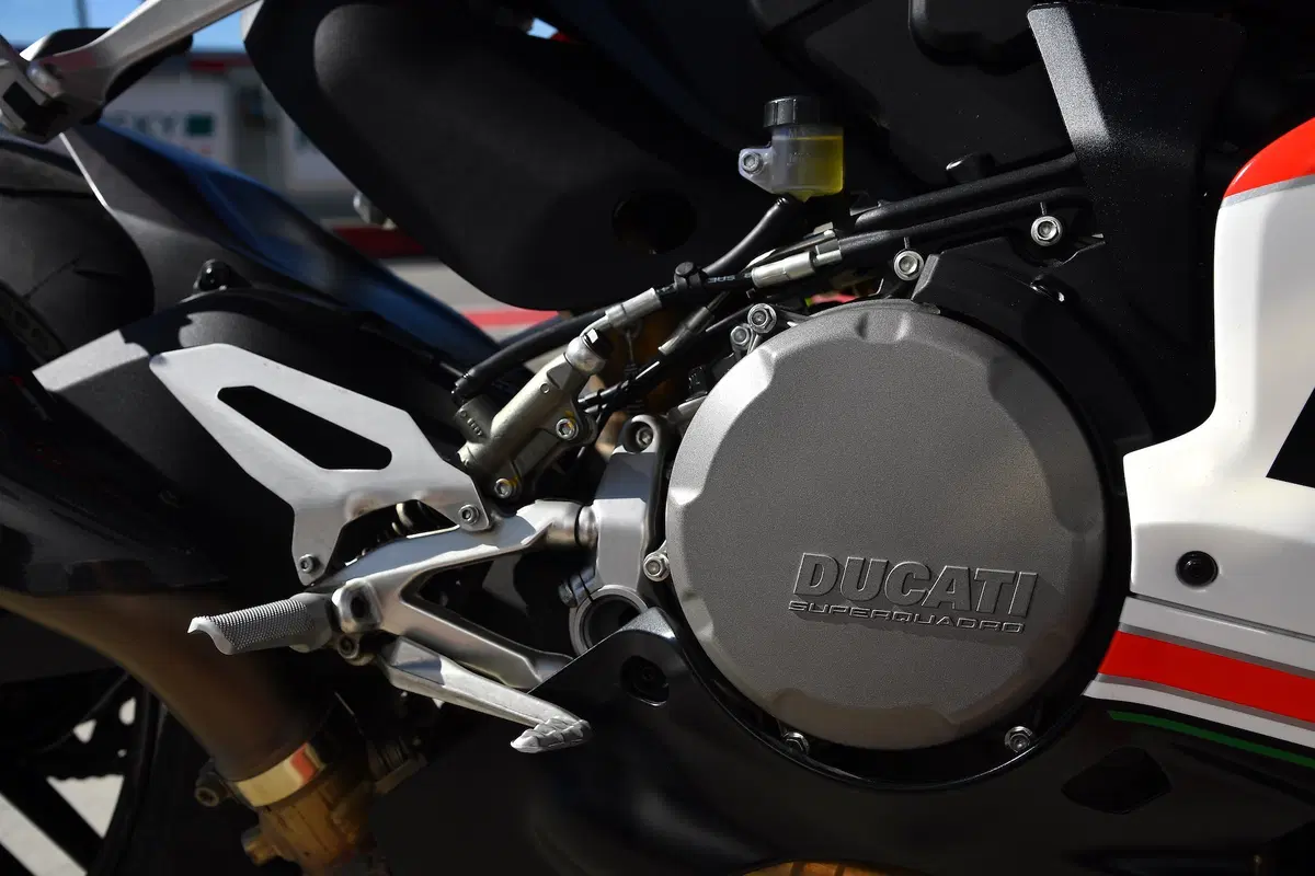 Ducati Panigale 959 Corse vs MV Agusta F3 800 RC. Medie per scelta (25)