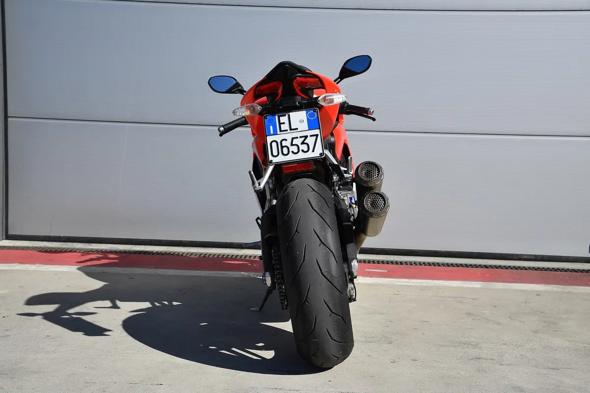 Ducati Panigale 959 Corse vs MV Agusta F3 800 RC. Medie per scelta (36)