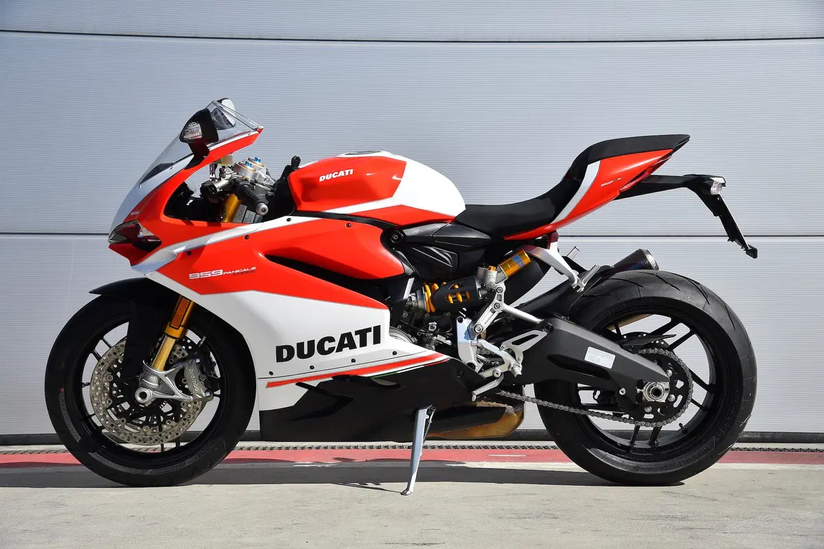 Ducati Panigale 959 Corse vs MV Agusta F3 800 RC. Medie per scelta (34)