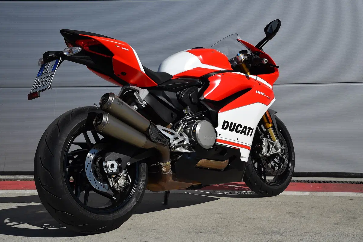 Ducati Panigale 959 Corse vs MV Agusta F3 800 RC. Medie per scelta (40)