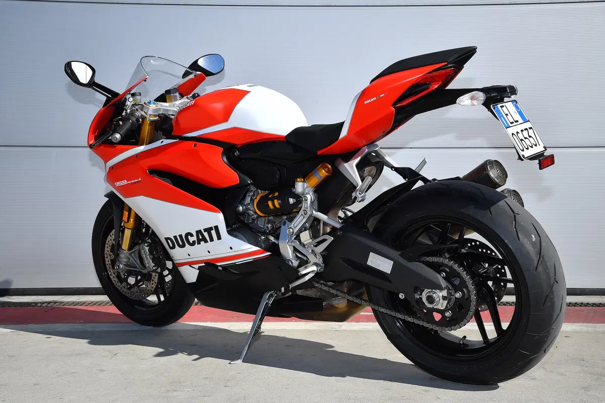 Ducati Panigale 959 Corse vs MV Agusta F3 800 RC. Medie per scelta (37)