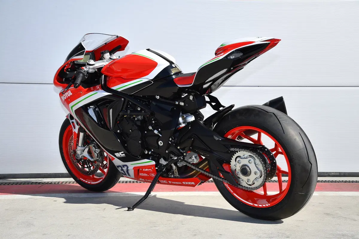 Ducati Panigale 959 Corse vs MV Agusta F3 800 RC. Medie per scelta (41)
