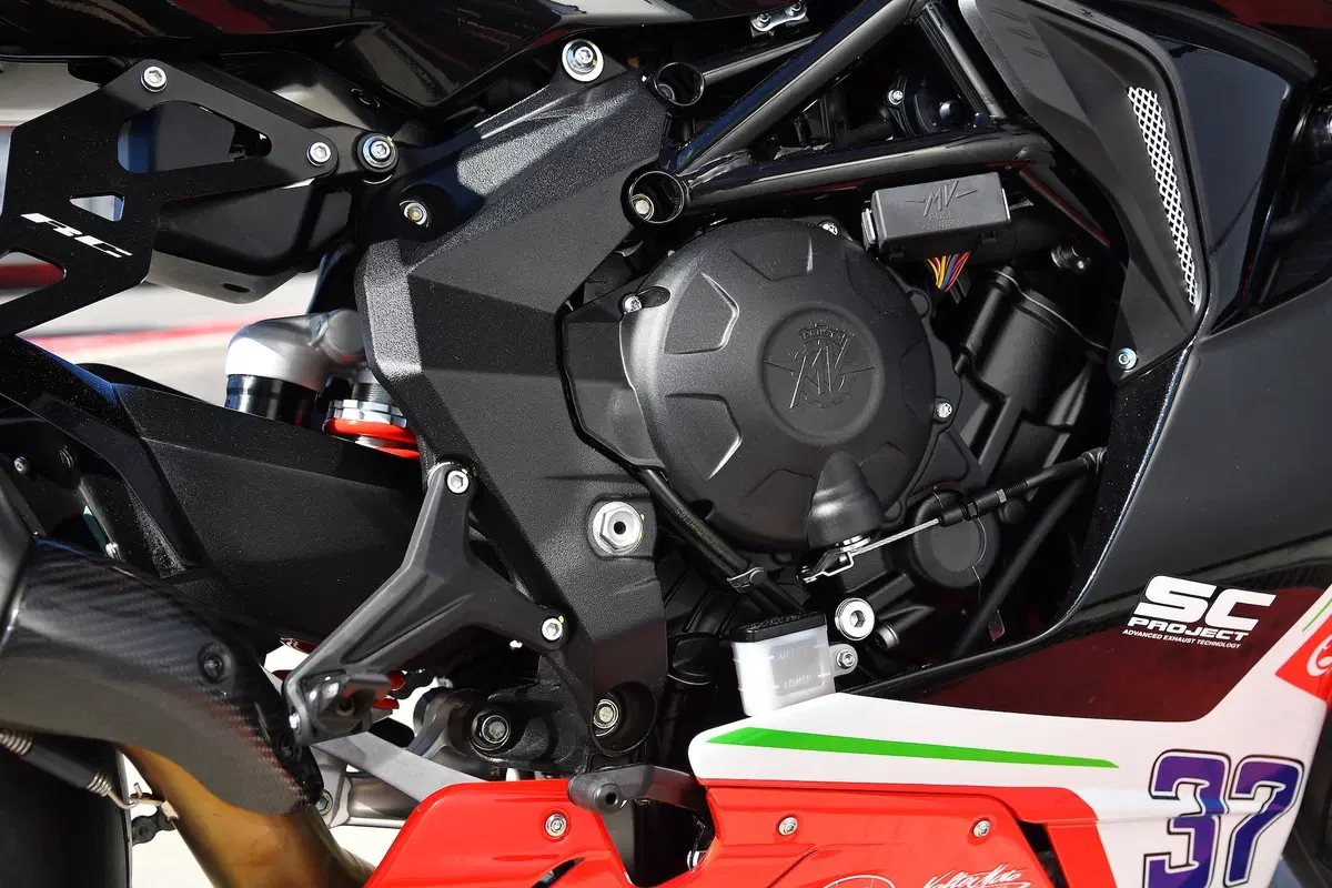 Ducati Panigale 959 Corse vs MV Agusta F3 800 RC. Medie per scelta (42)