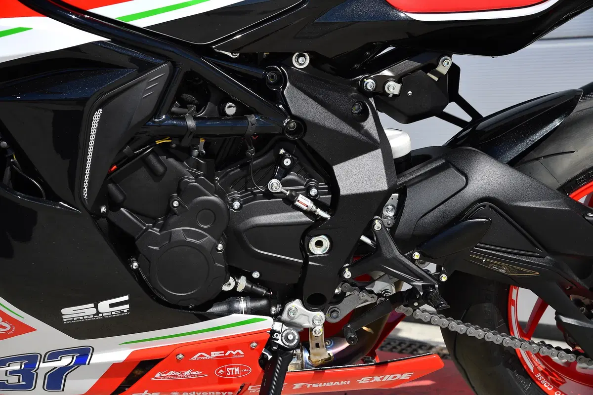 Ducati Panigale 959 Corse vs MV Agusta F3 800 RC. Medie per scelta (43)