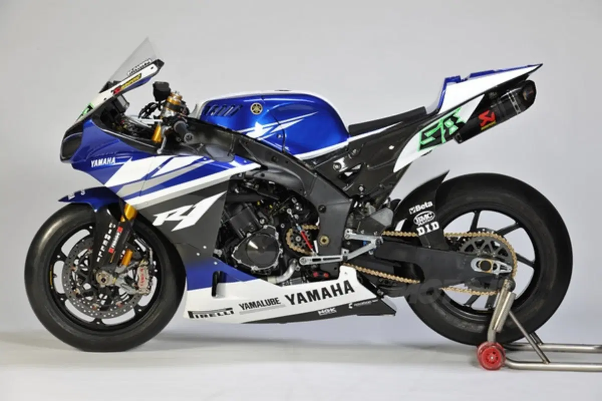 Yamaha svela la livrea del team SBK (6)