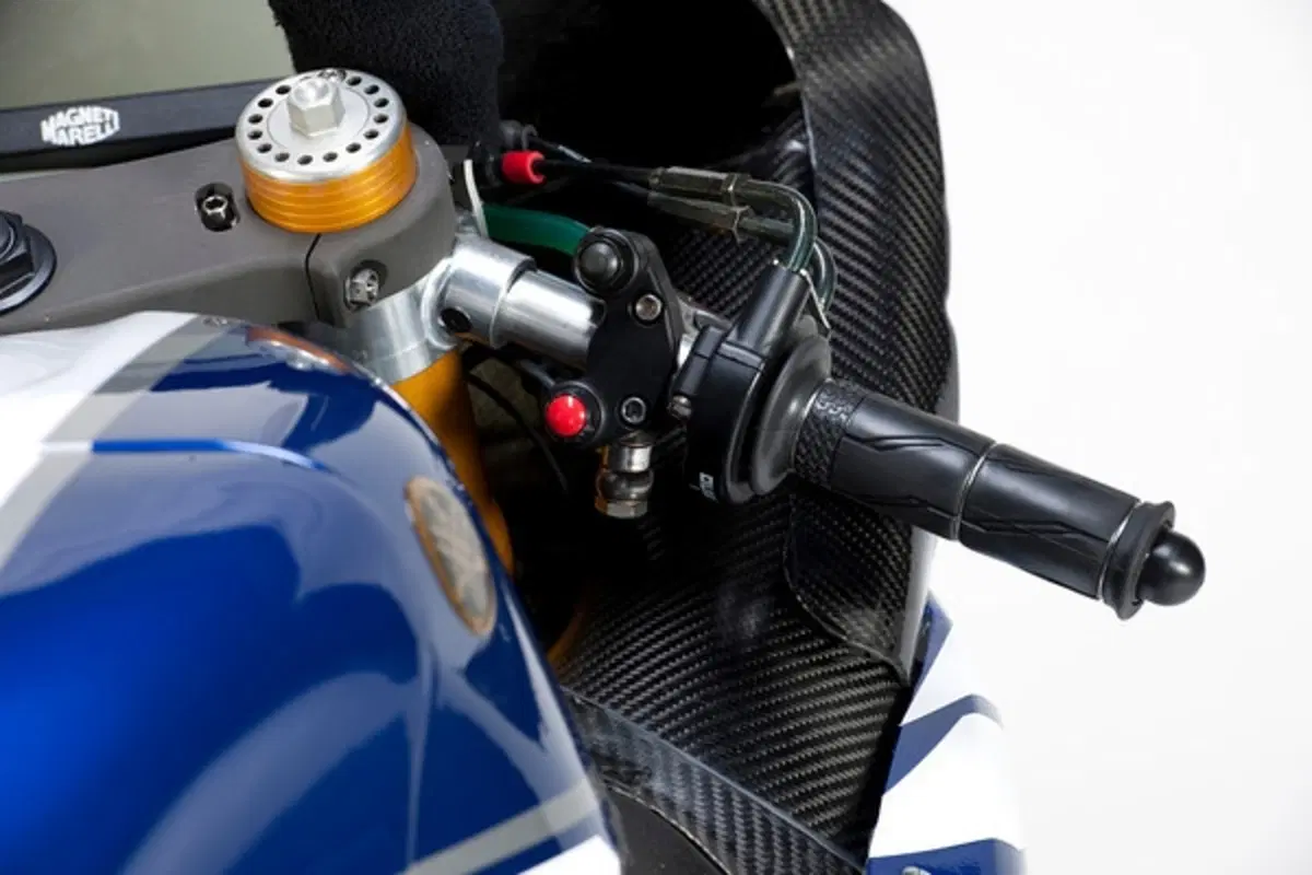 Yamaha svela la livrea del team SBK (7)