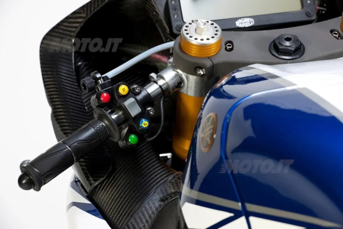 Yamaha svela la livrea del team SBK (10)