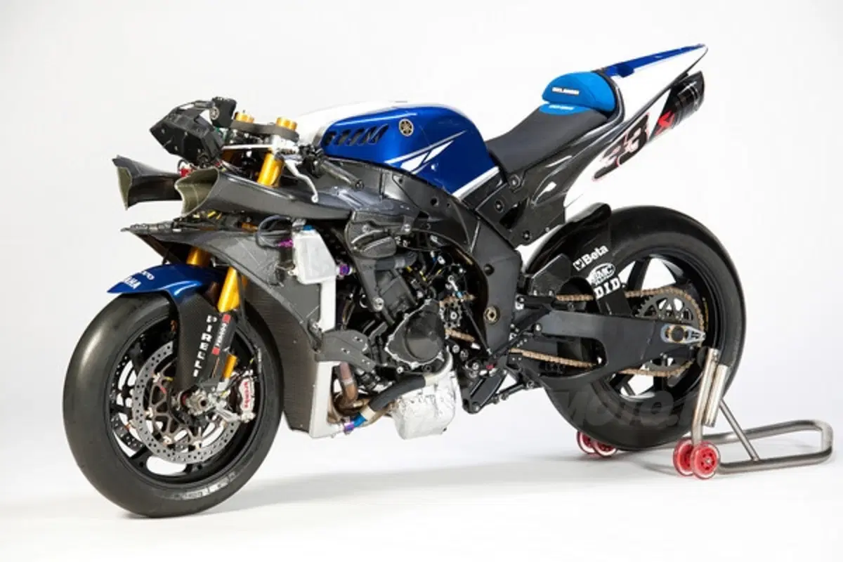 Yamaha svela la livrea del team SBK (11)