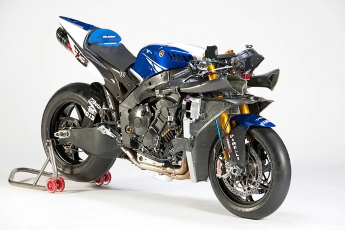 Yamaha svela la livrea del team SBK (12)