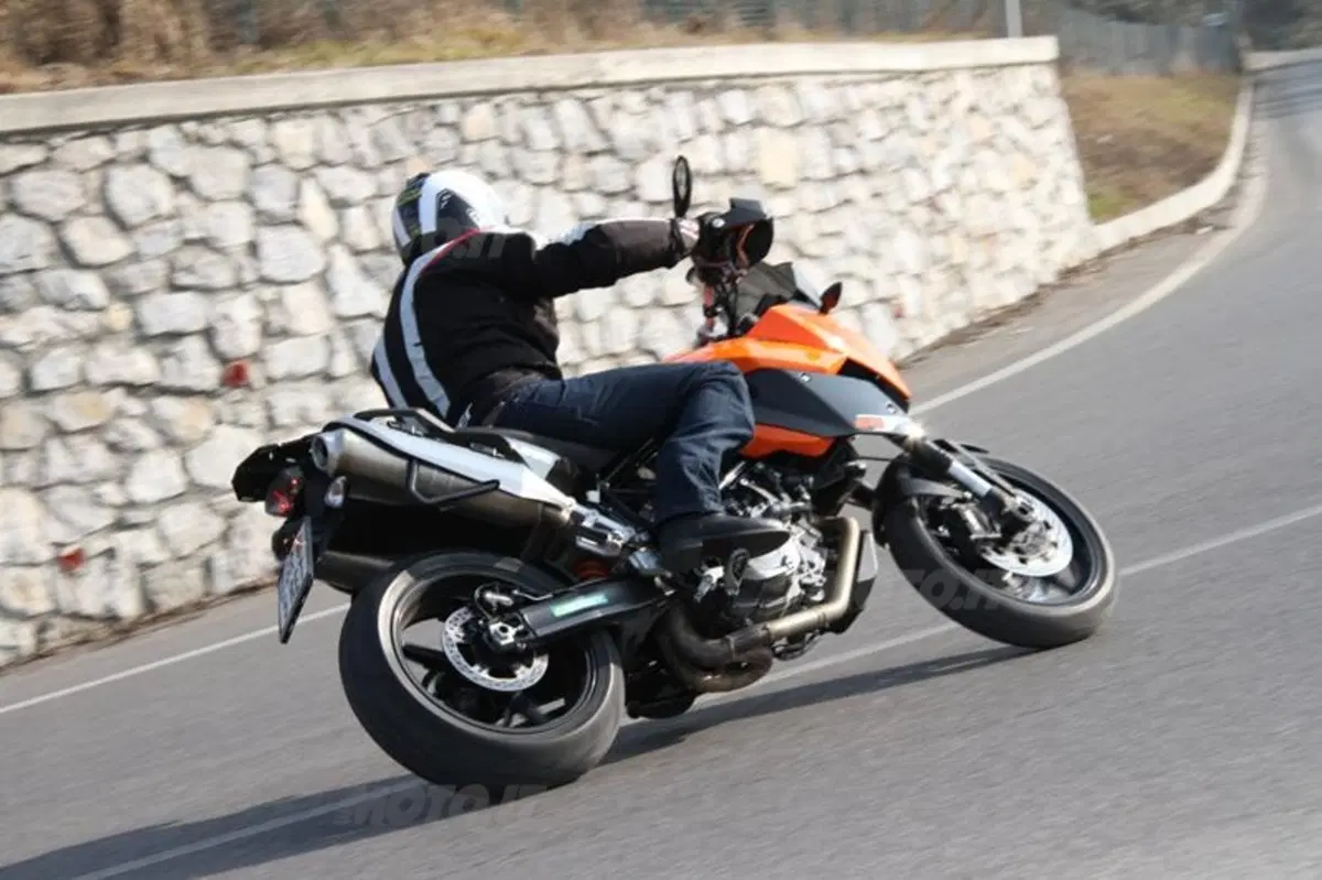 KTM 990 SMT  ABS  (2)