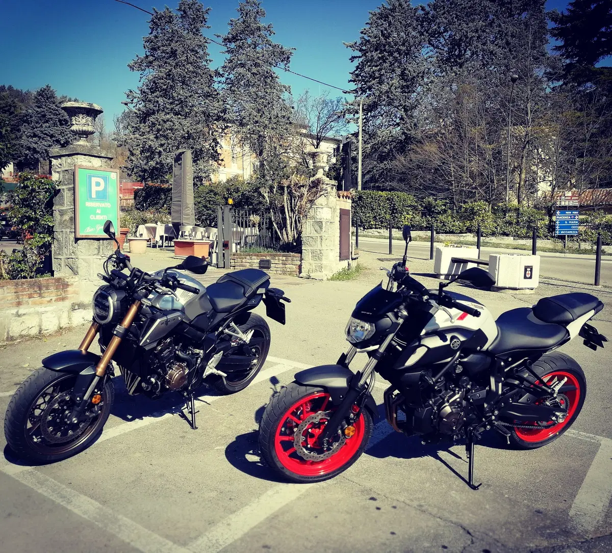Honda CB650R vs Yamaha MT-07. Comparativa nude: 4 o 2 cilindri? (2)
