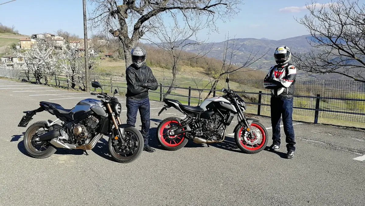 Honda CB650R vs Yamaha MT-07. Comparativa nude: 4 o 2 cilindri? (6)