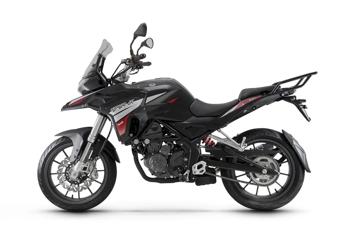 Benelli TRK 251: ecco il prezzo (4)