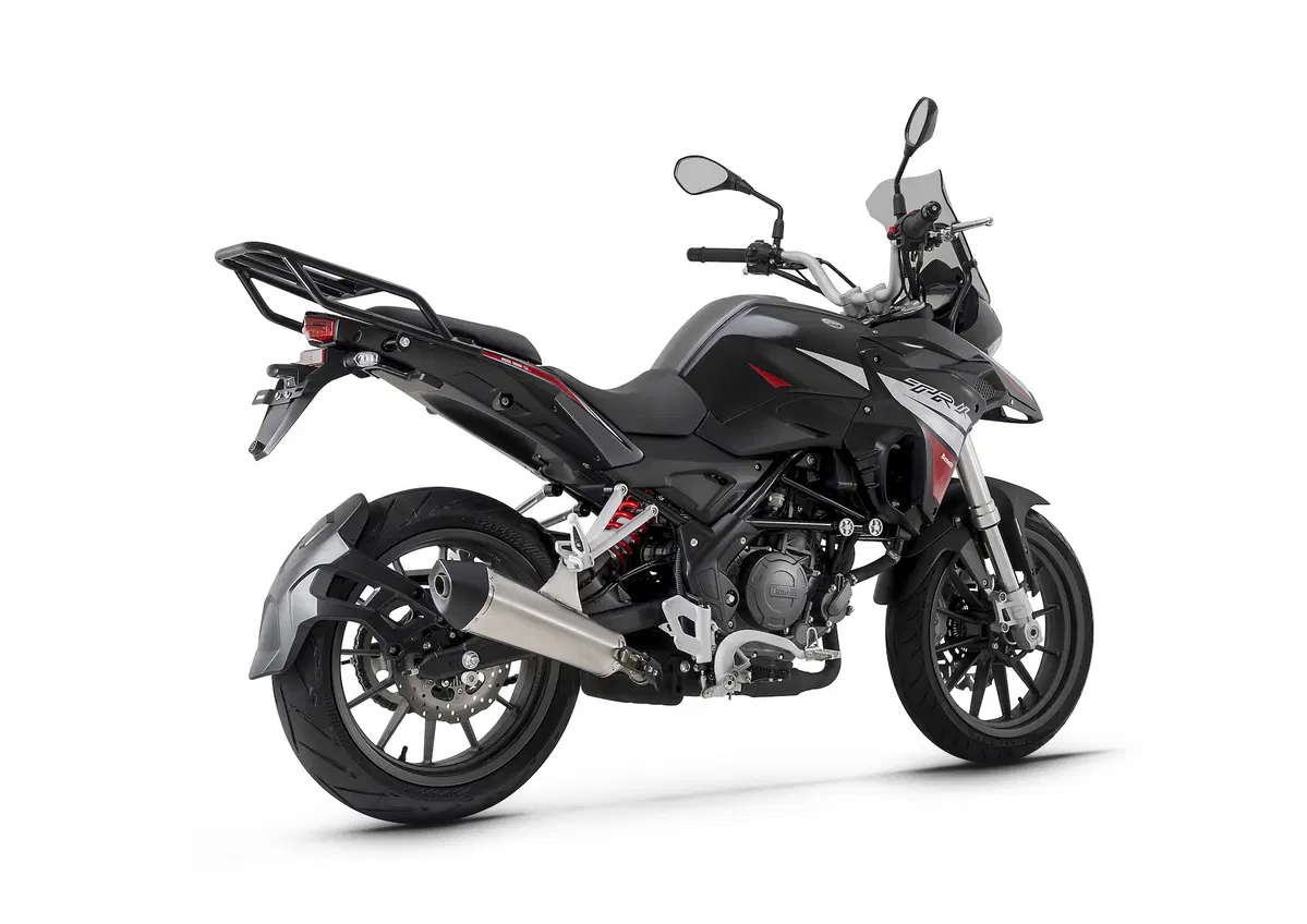 Benelli TRK 251: ecco il prezzo (10)