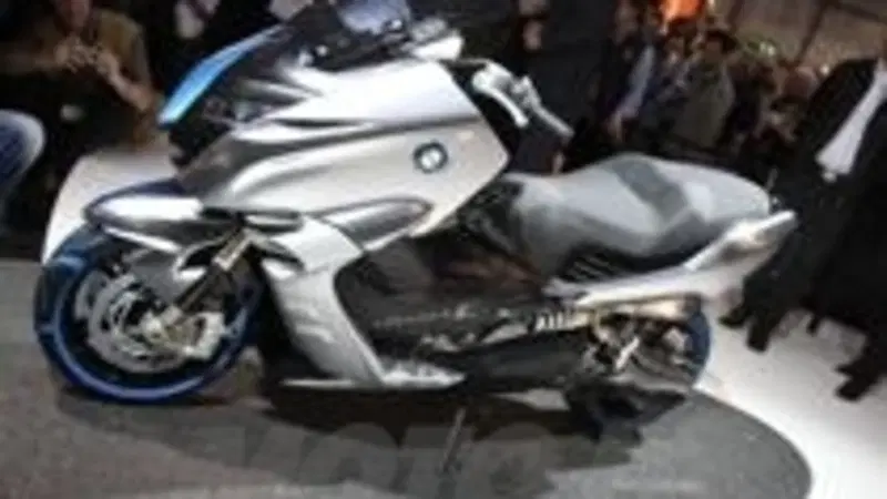 Hermann Bohrer: "Le novit&agrave; BMW e Husqvarna nel 2011. Due scooter e una maxienduro"