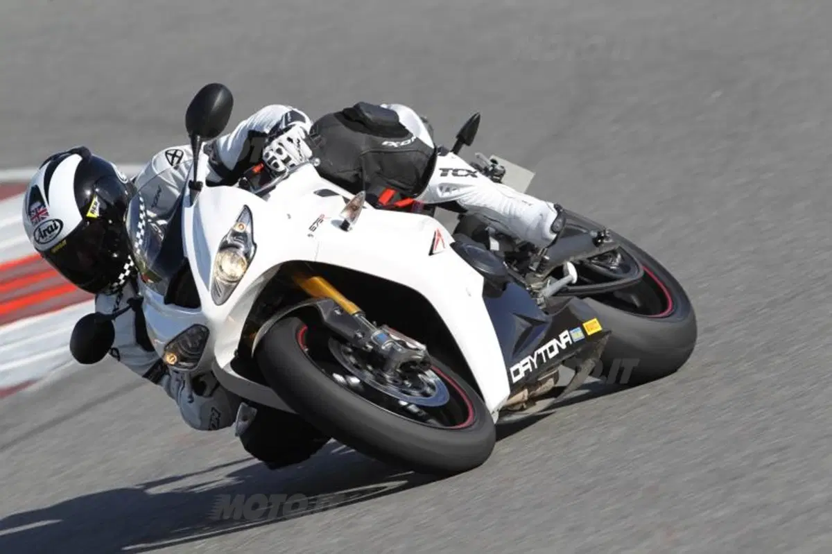 Triumph Daytona 675R   (3)