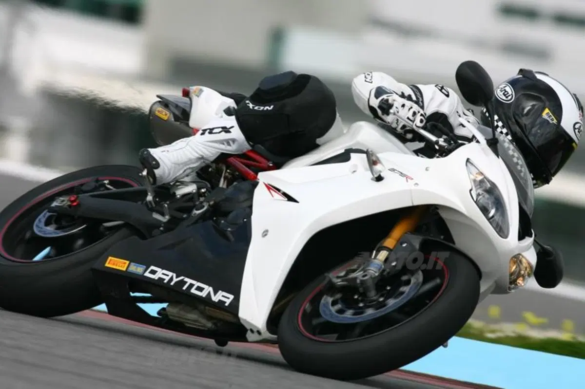 Triumph Daytona 675R   (6)