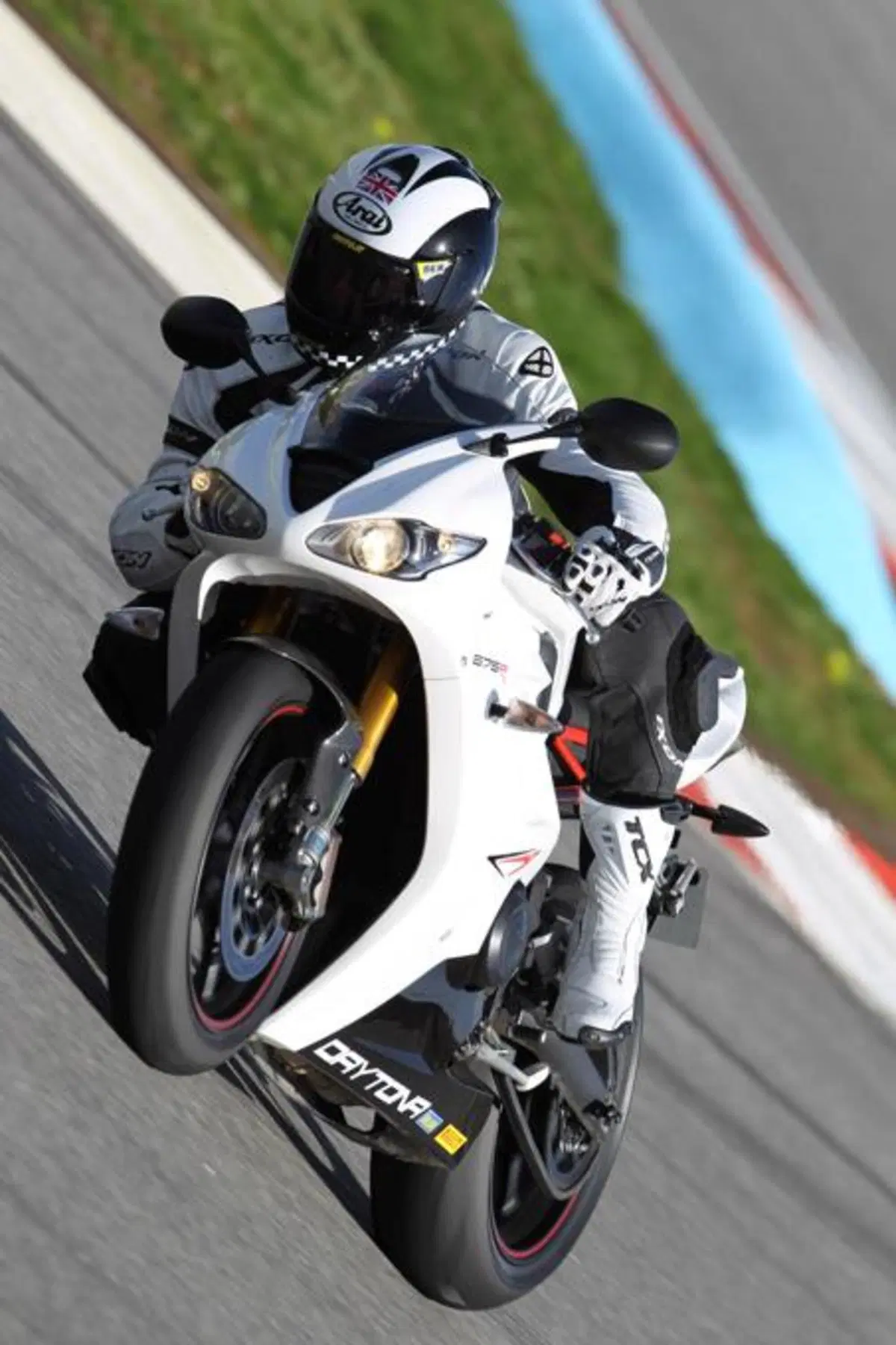 Triumph Daytona 675R   (9)