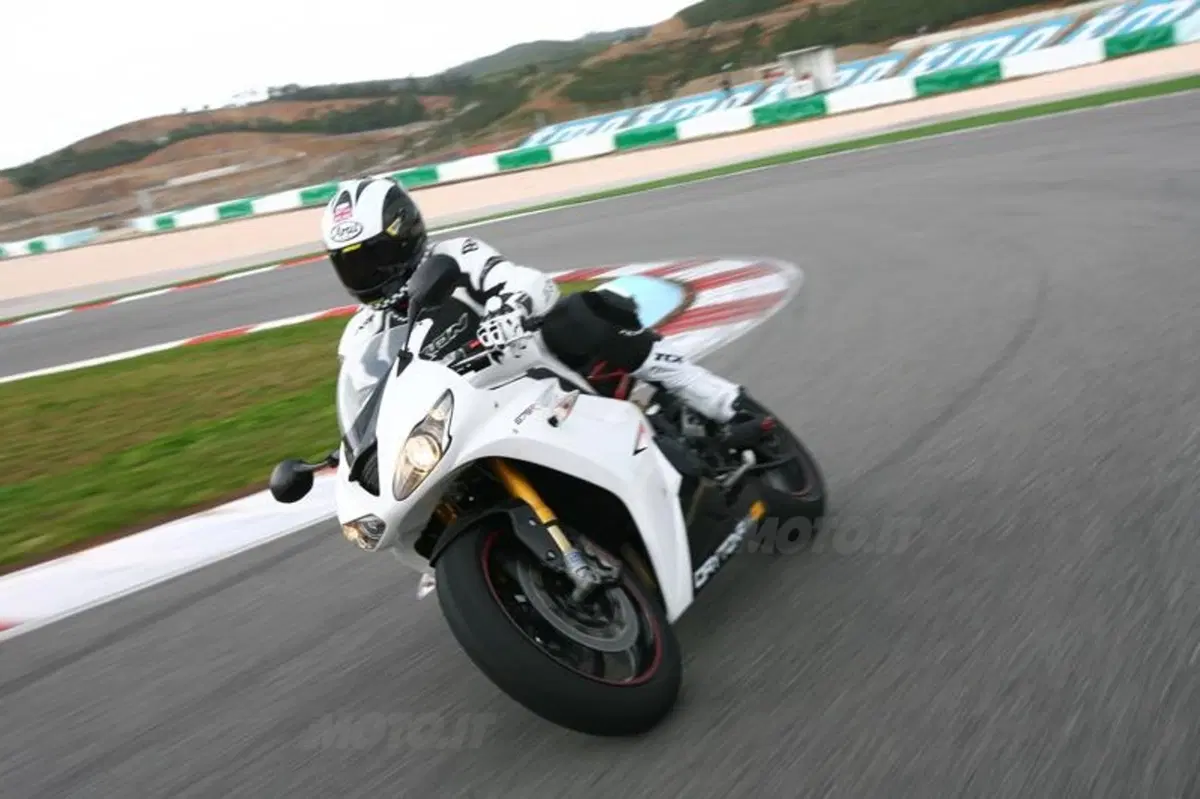 Triumph Daytona 675R   (11)