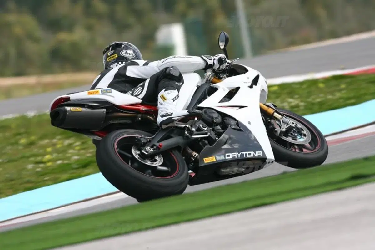 Triumph Daytona 675R   (16)