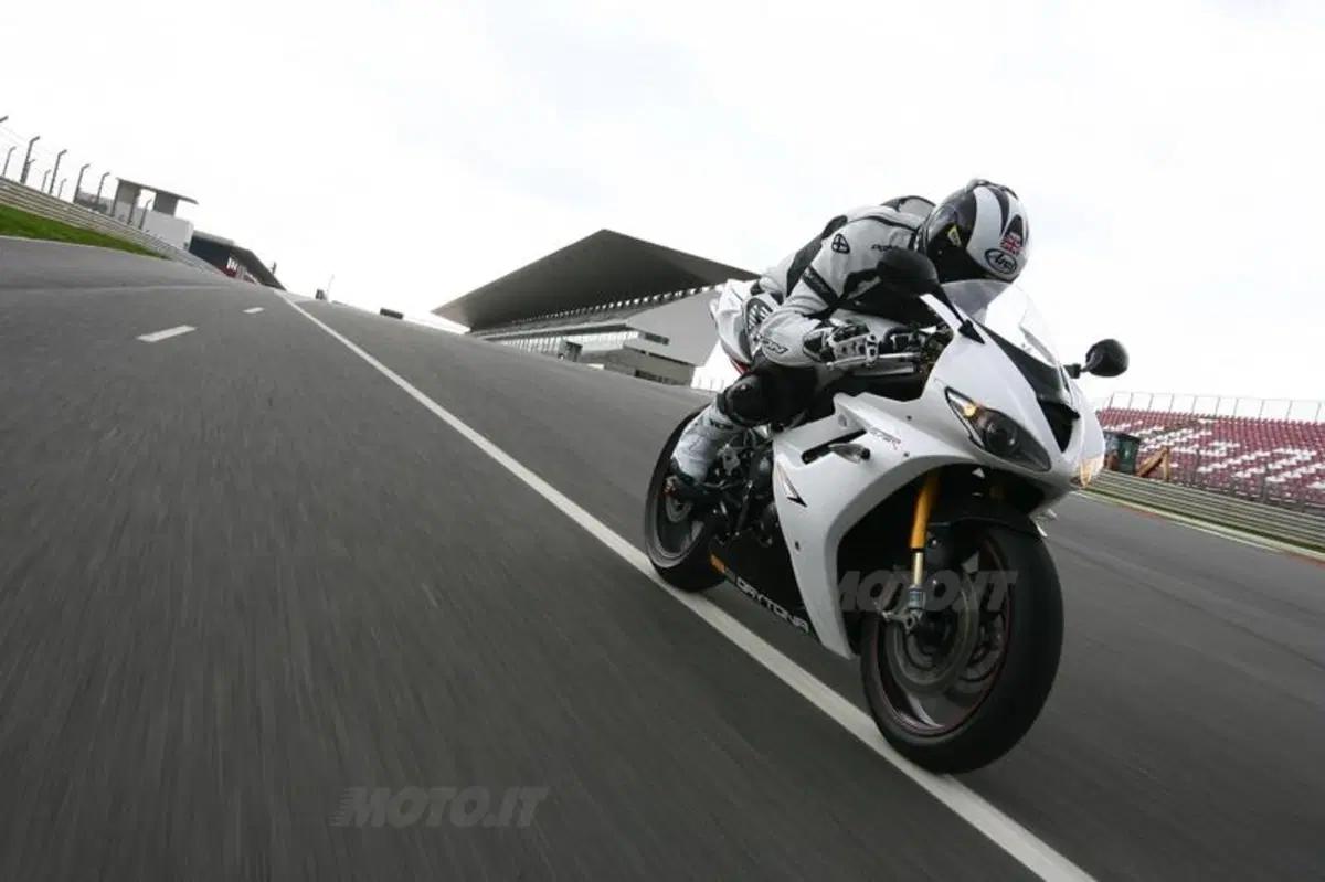 Triumph Daytona 675R   (18)