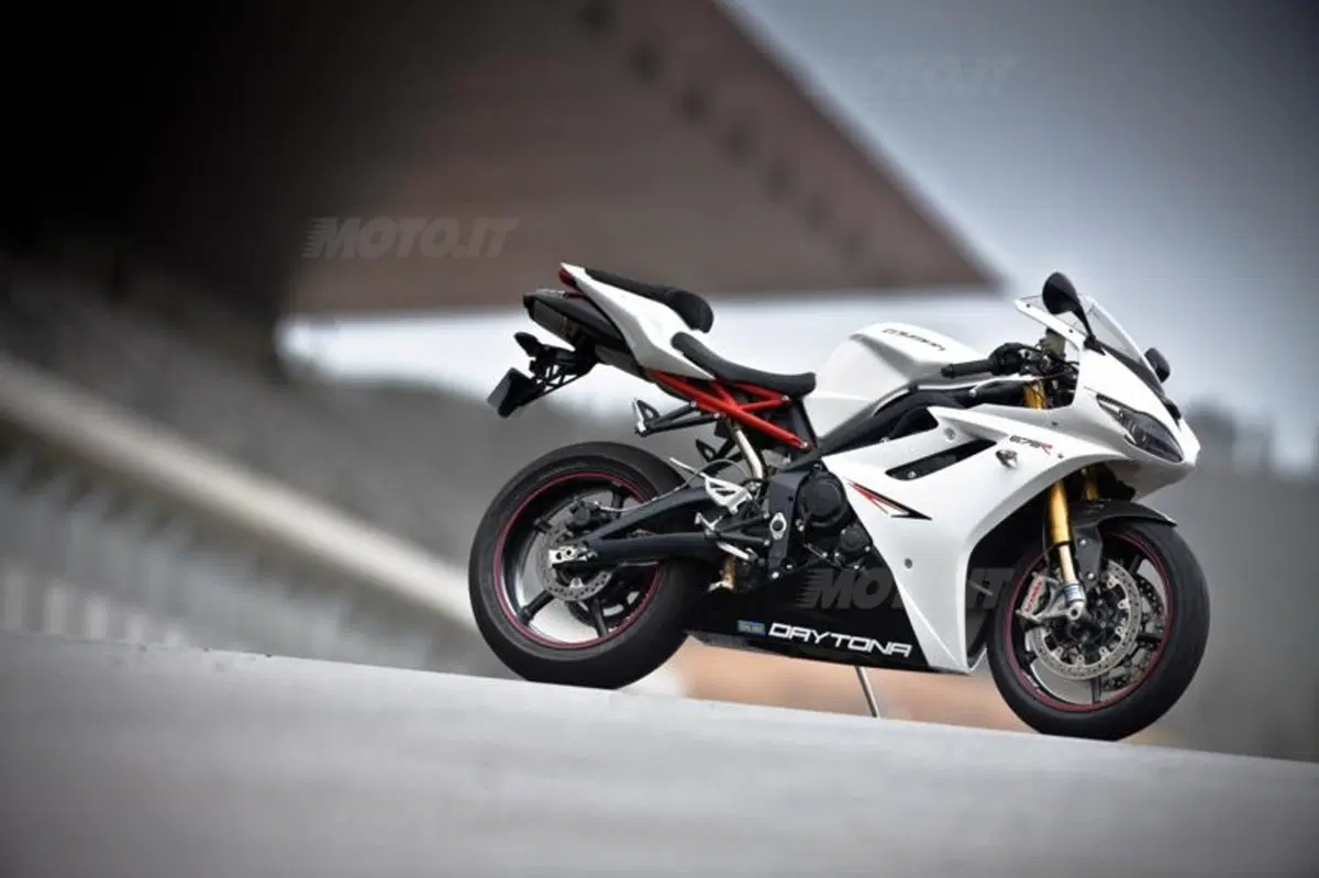 Triumph Daytona 675R   (19)